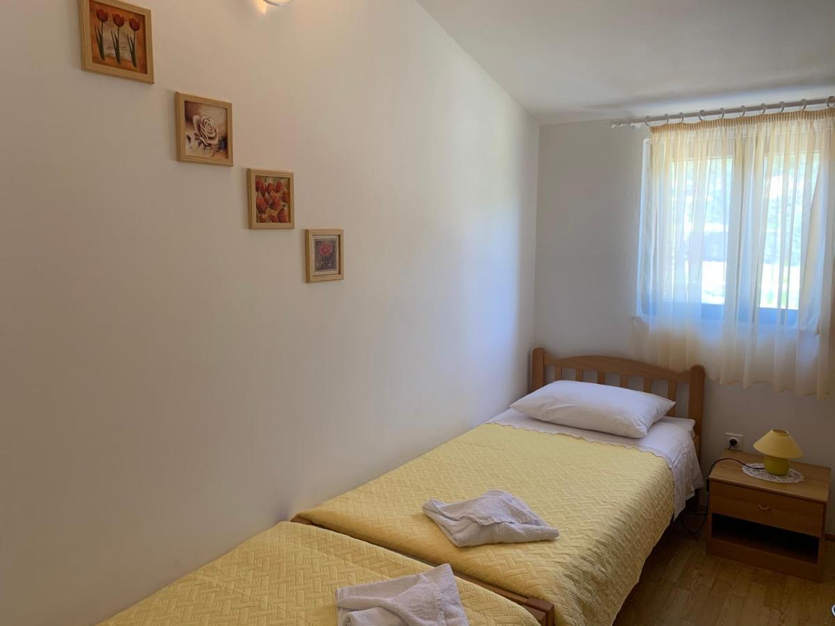 סאלי Apartments Ema מראה חיצוני תמונה