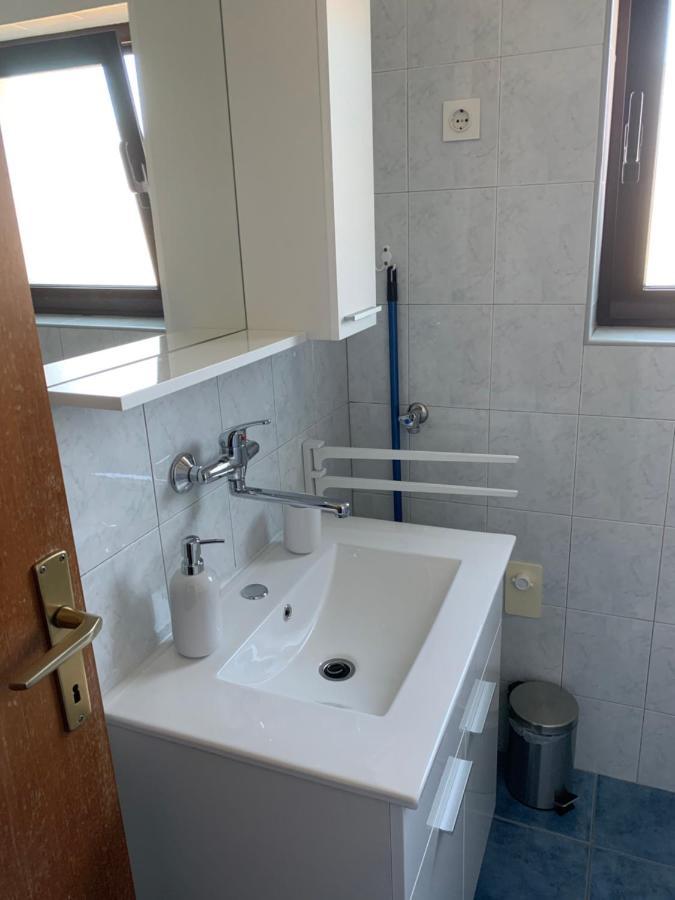 סאלי Apartments Ema מראה חיצוני תמונה