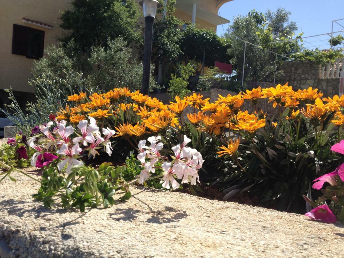 סאלי Apartments Ema מראה חיצוני תמונה