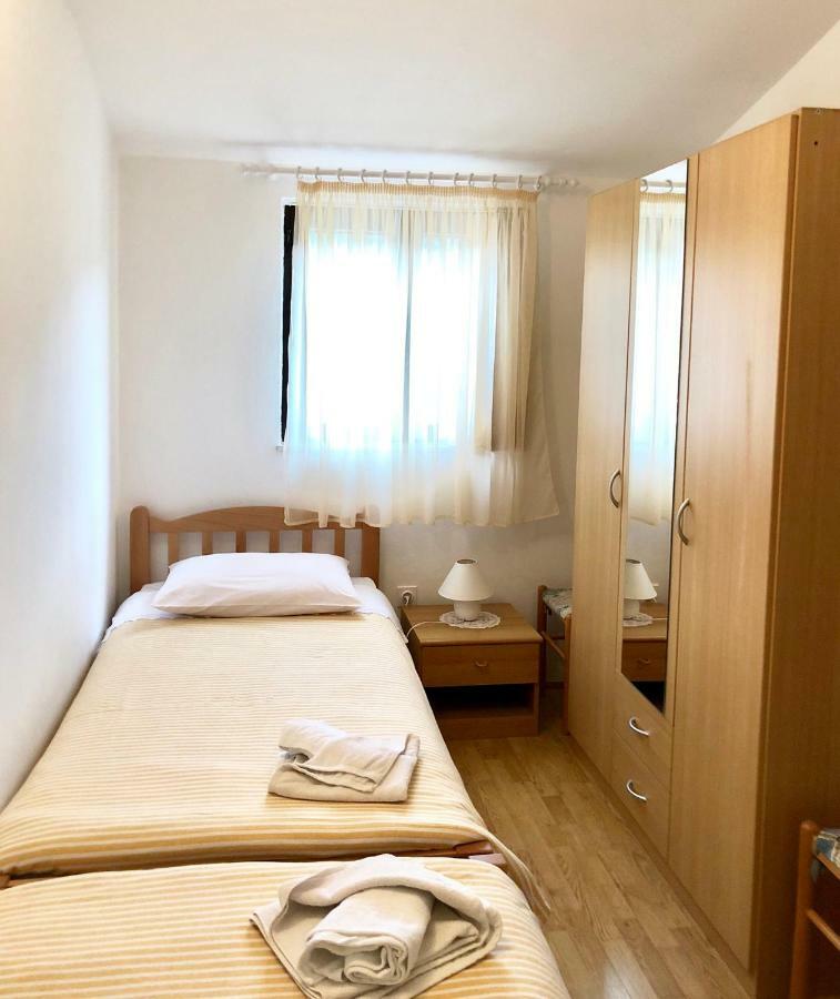סאלי Apartments Ema מראה חיצוני תמונה