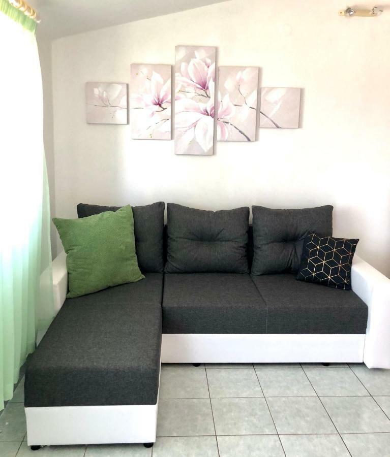 סאלי Apartments Ema מראה חיצוני תמונה