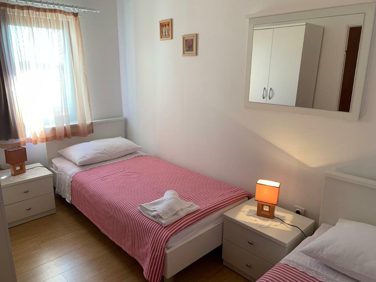 סאלי Apartments Ema מראה חיצוני תמונה