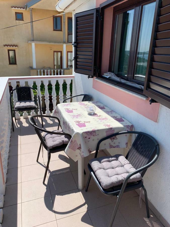 סאלי Apartments Ema מראה חיצוני תמונה